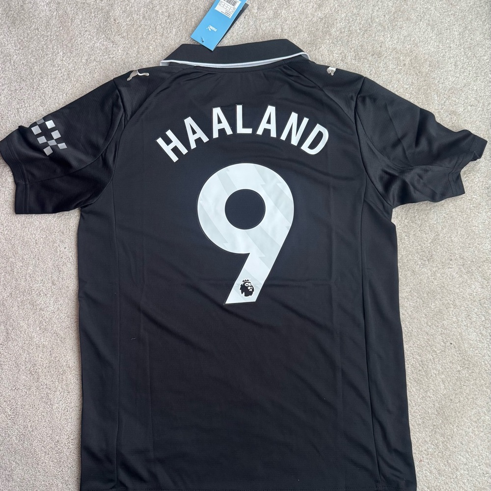 Manchester City Haaland jersey small new with tags soccer puma 25/26 third